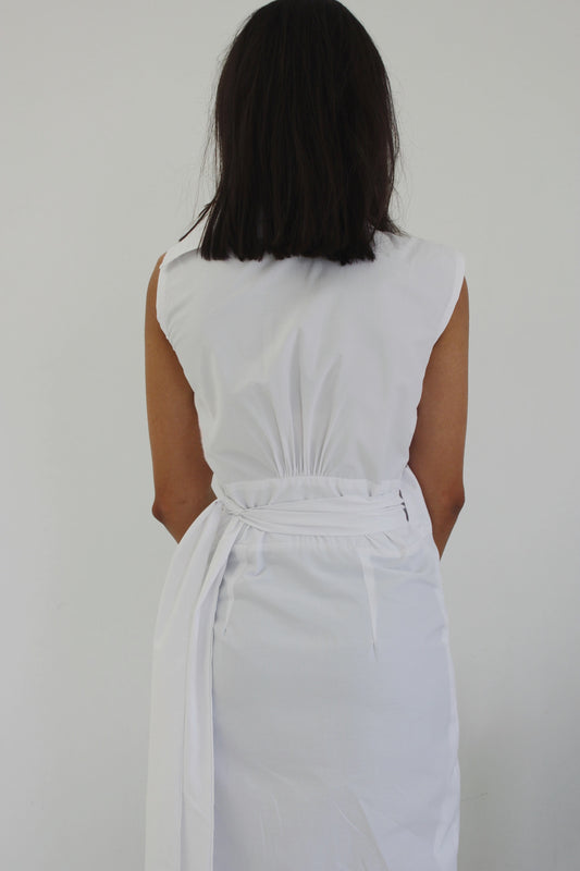 / sleeveless shirt dress/